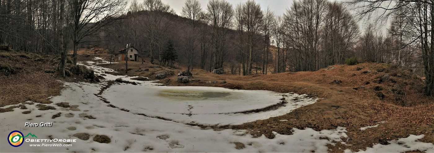 39 Neve alla bella pozza della Baita Bassa del Sornadello (1370 m).jpg